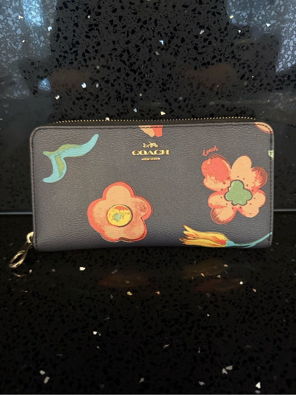 💐HOST PICK💐 BNWT Coach Midnight Zip around wallet! Rare ! EUC!